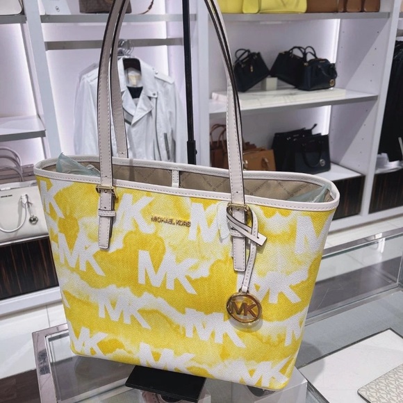 🌼SALE 🔥NWT MICHAEL KORS 🌼🌼 - Picture 3 of 10